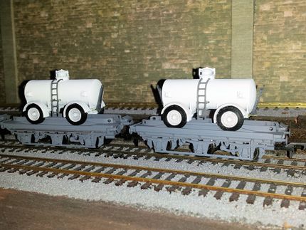 GWR RO-RO-MILK TANKER AND WAGON